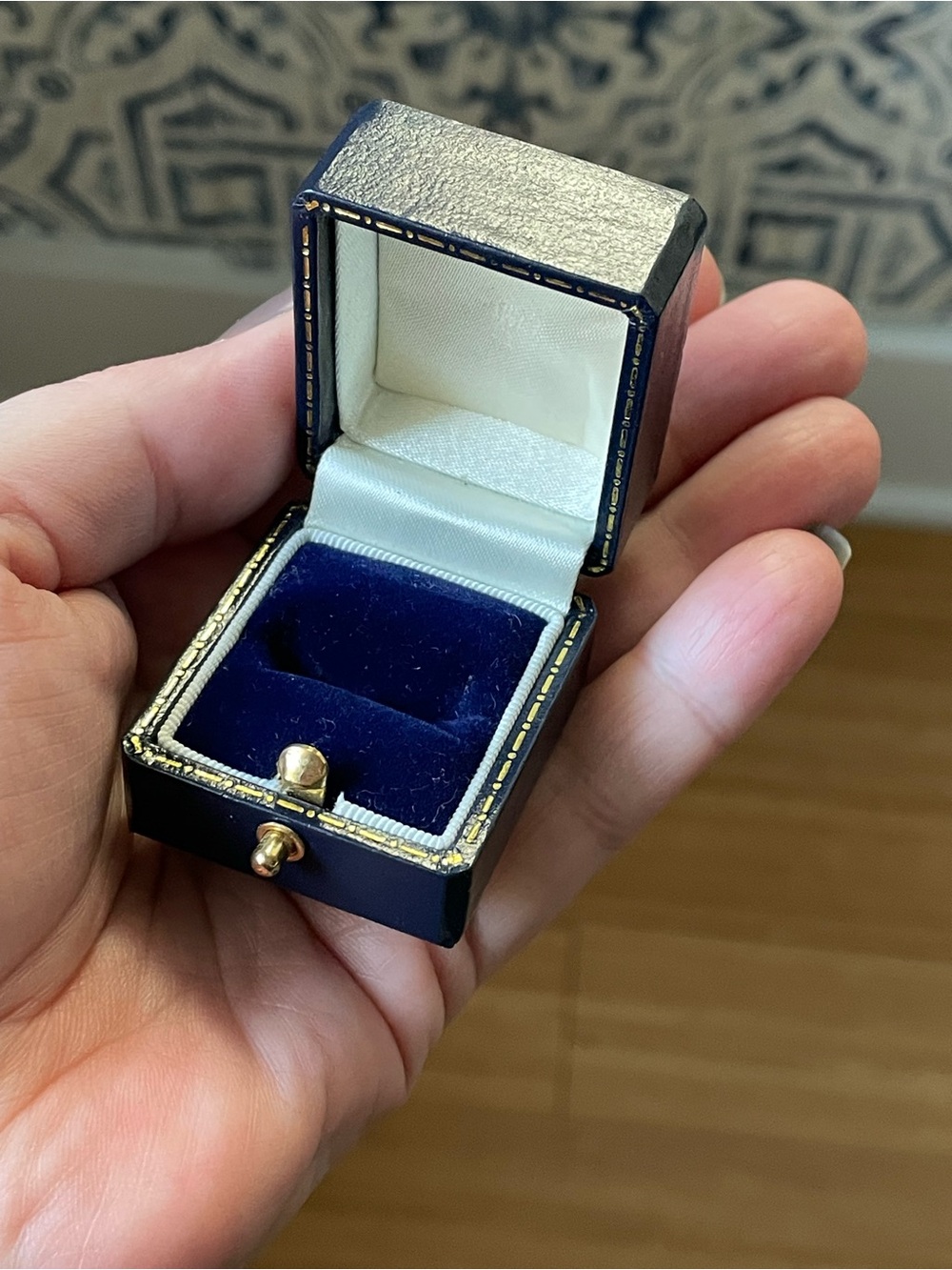 Vintage dark blue leather-look ring box